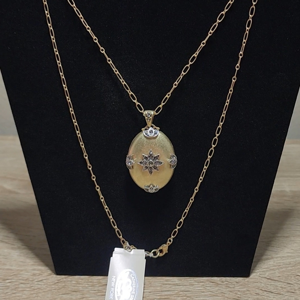 Elegant Gold Locket Necklace
